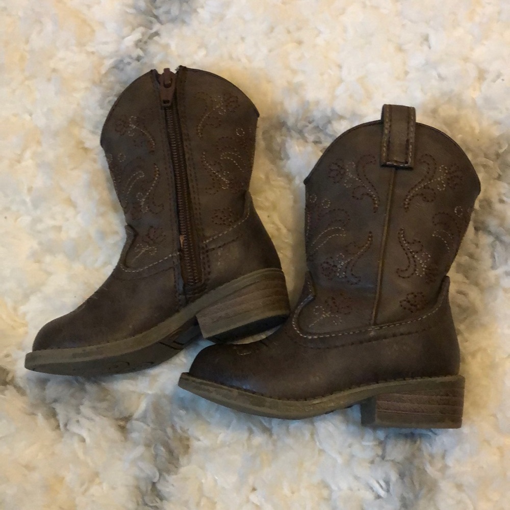 AH-FREAKIN-DORABLE Cowgirl Boots